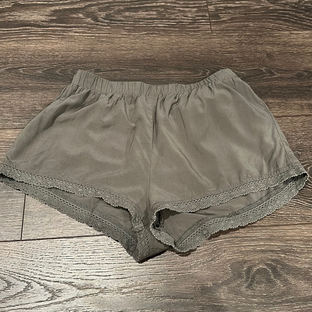 Forever 21 flowy lace detailed shorts